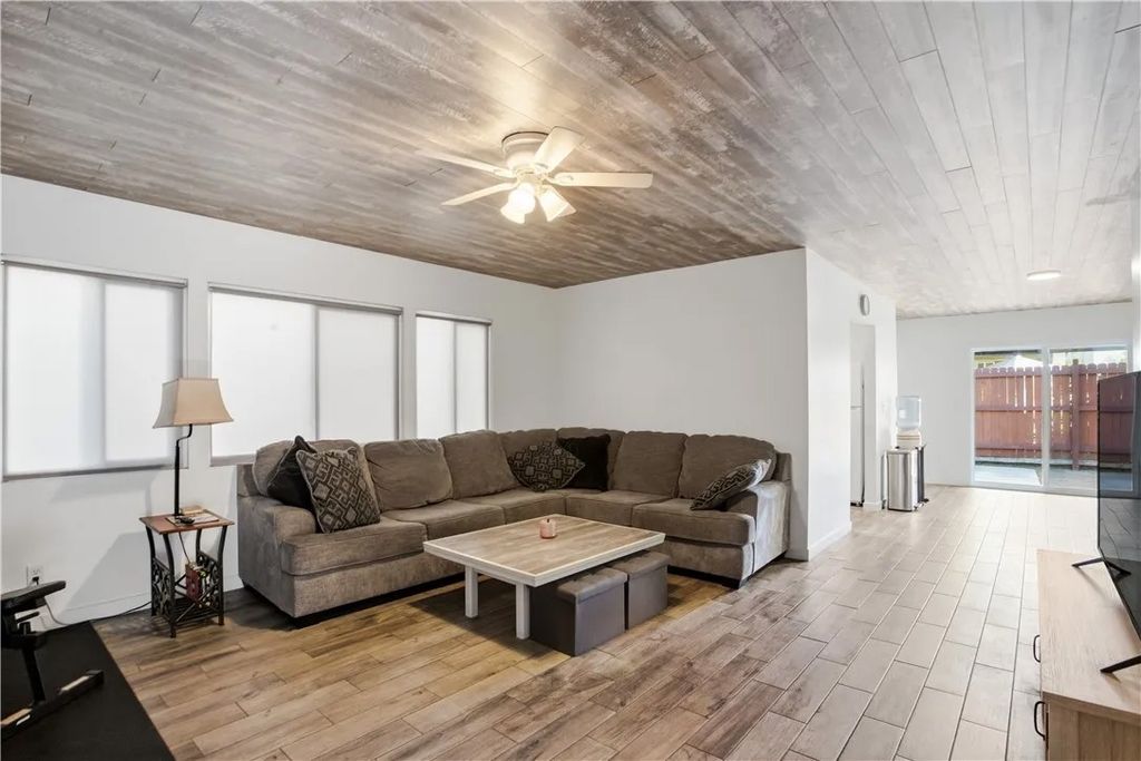 Photo of 207 E Morningside Street, Long Beach, CA 90805 (MLS # CV26013088)