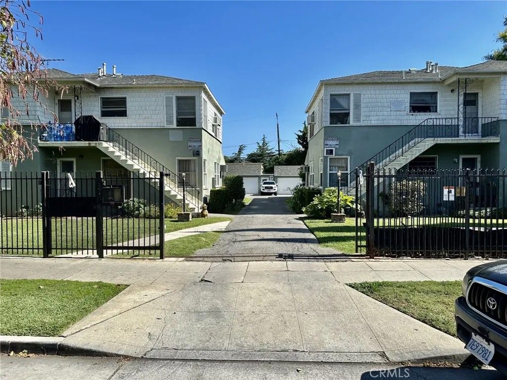 Photo of 14240 Delano Street, Van Nuys, CA 91401 (MLS # SR26074827)