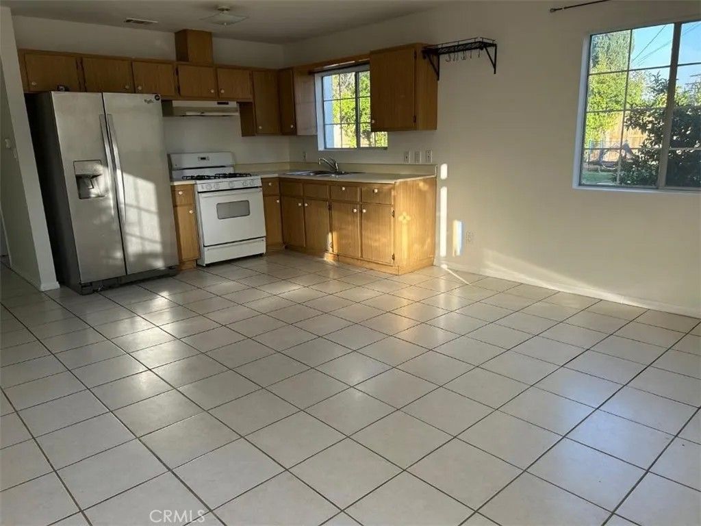 Photo of 17109 Aviva Court, Granada Hills, CA 91344 (MLS # SR25279746)