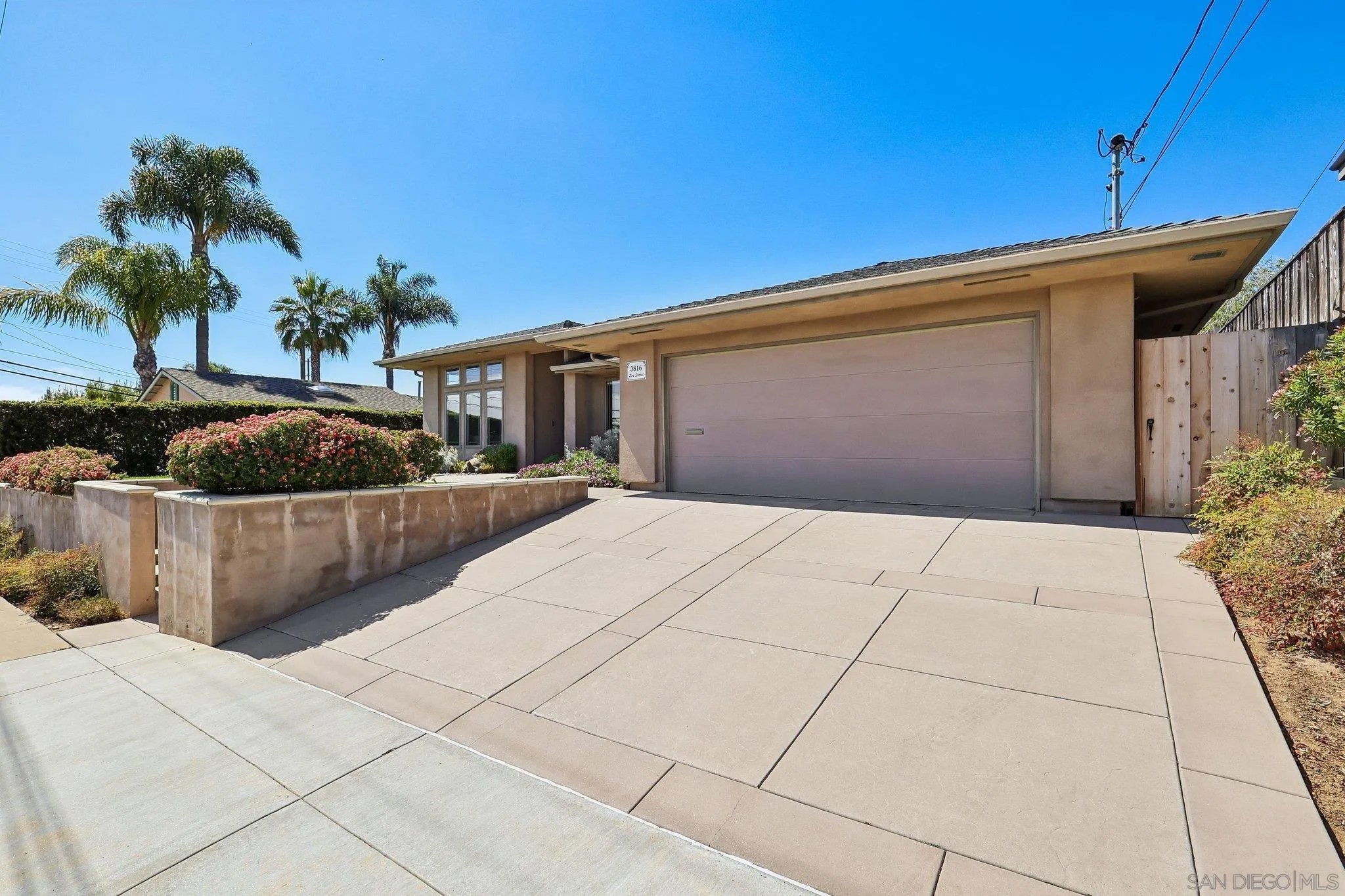 3816 Zoe St.