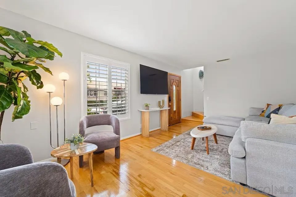 309 W Lewis