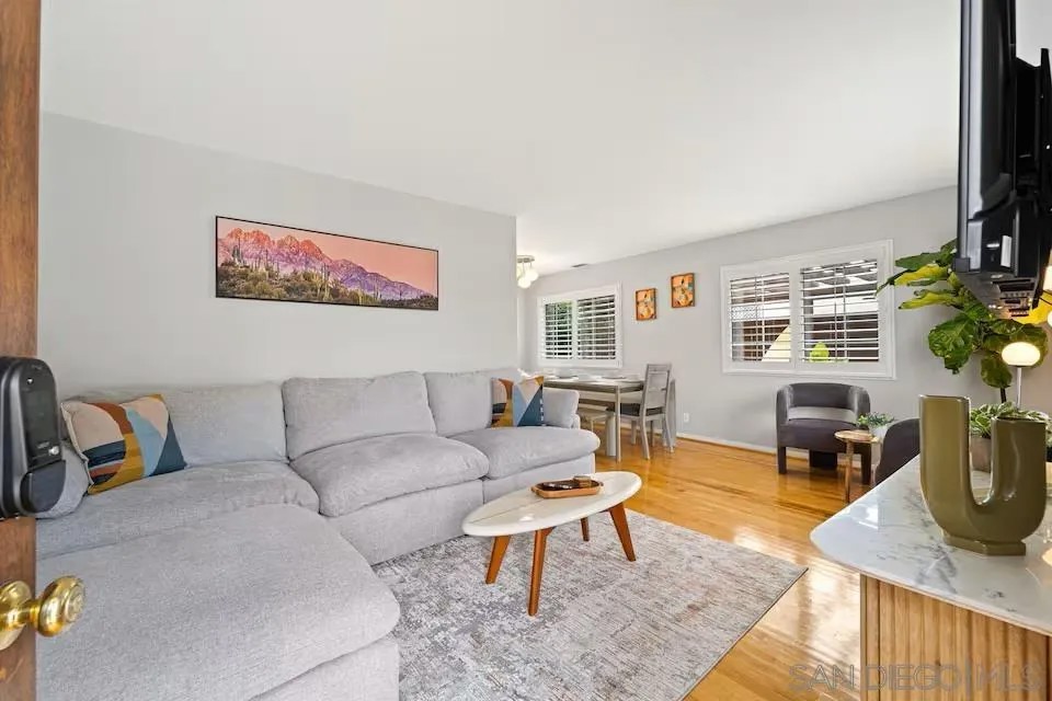309 W Lewis