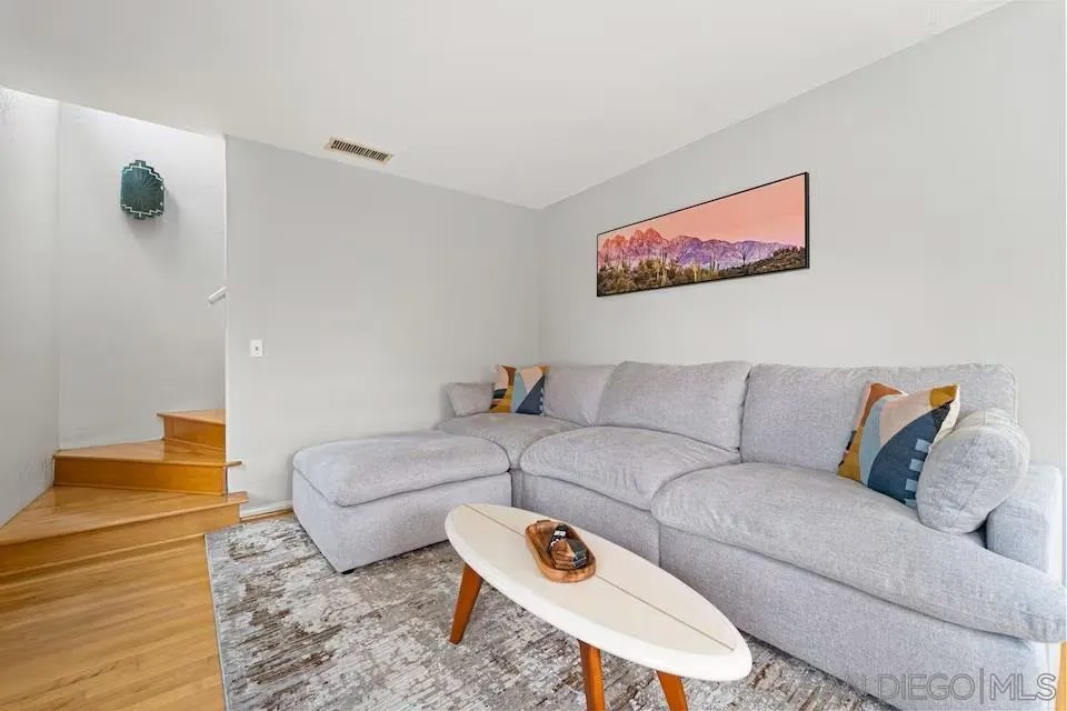 309 W Lewis