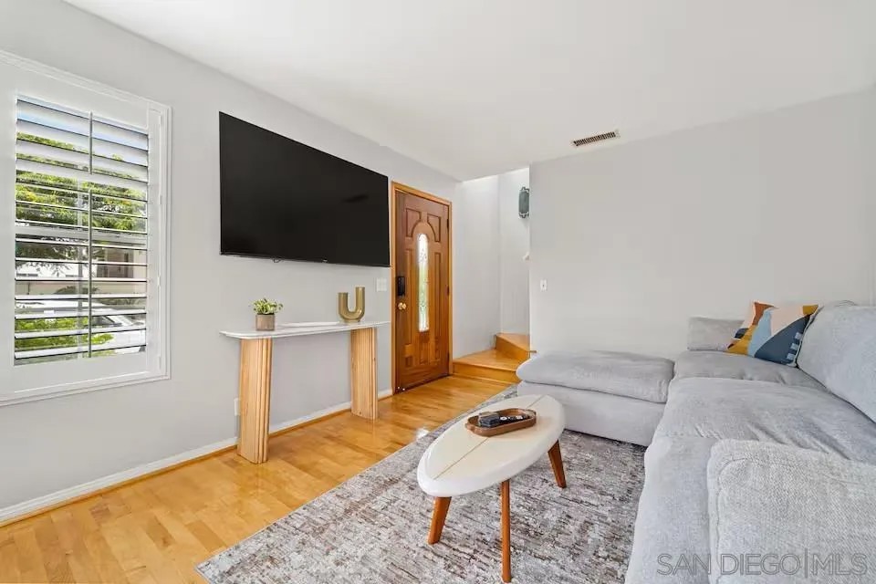 309 W Lewis