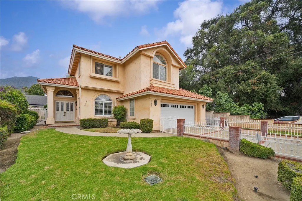 137 W Greystone Avenue