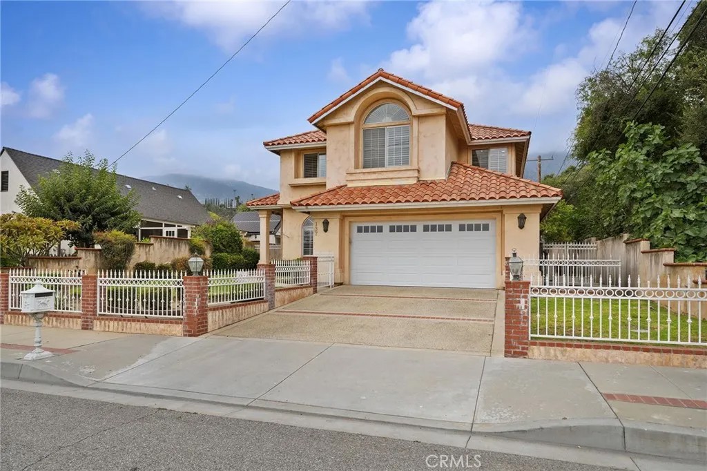 137 W Greystone Avenue