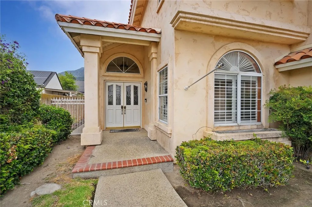137 W Greystone Avenue