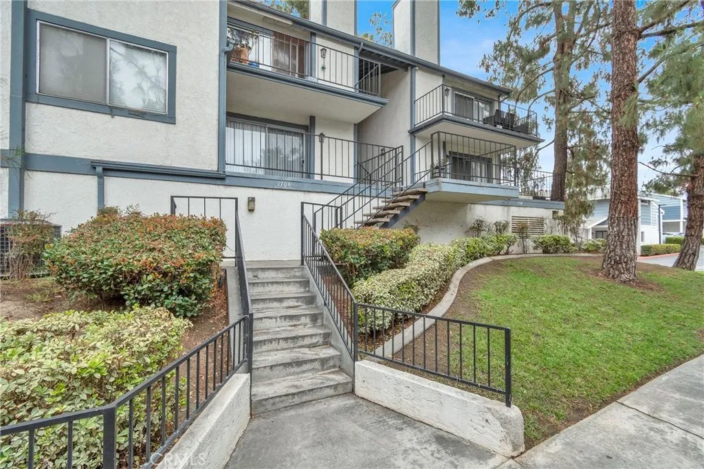 1704 Bridgeport