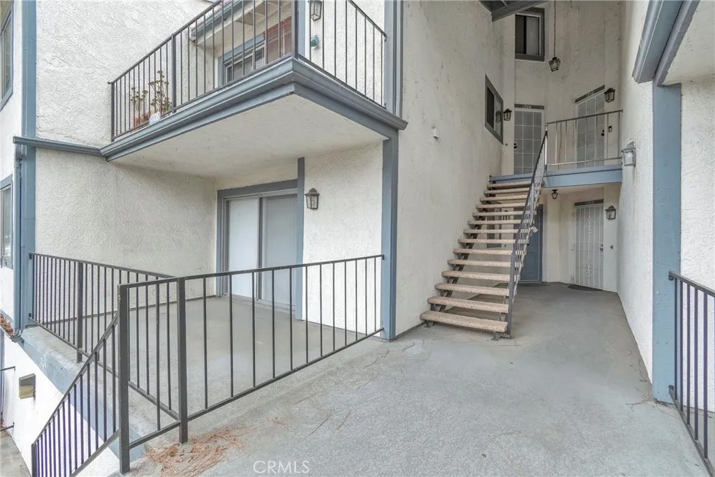 1704 Bridgeport