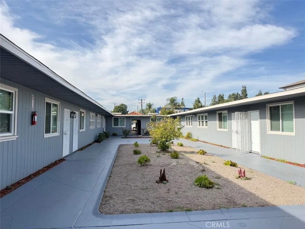 Photo of 10538 Paramount Boulevard, Downey, CA 90241 (MLS # SR26006472)