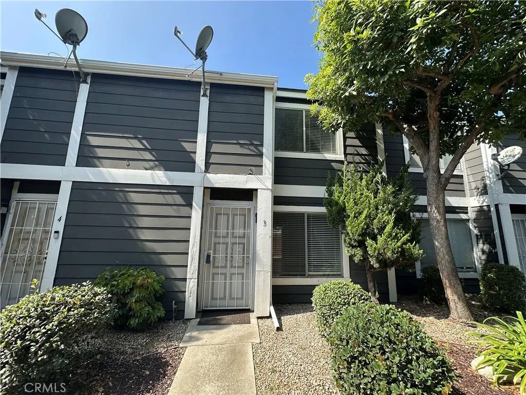 Photo of 824 N Pasadena Ave #3, Azusa, CA 91702 (MLS # CV25235614)