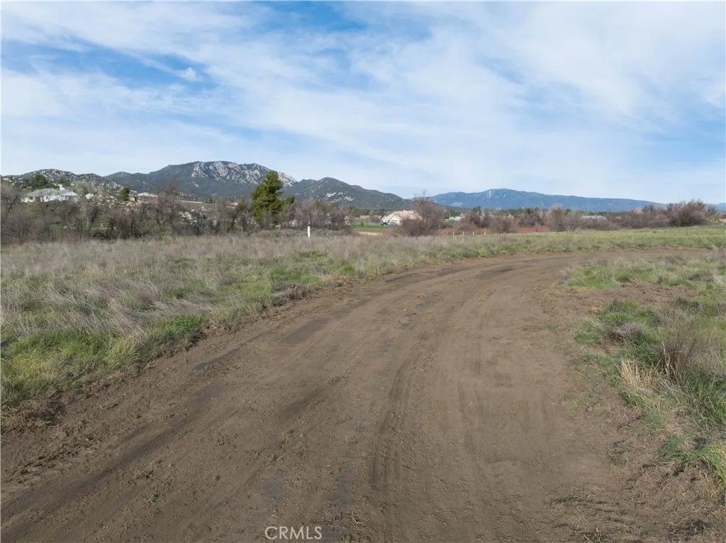 Photo of 662 Saddleback, Aguanga, CA 92536 (MLS # SW26022370)