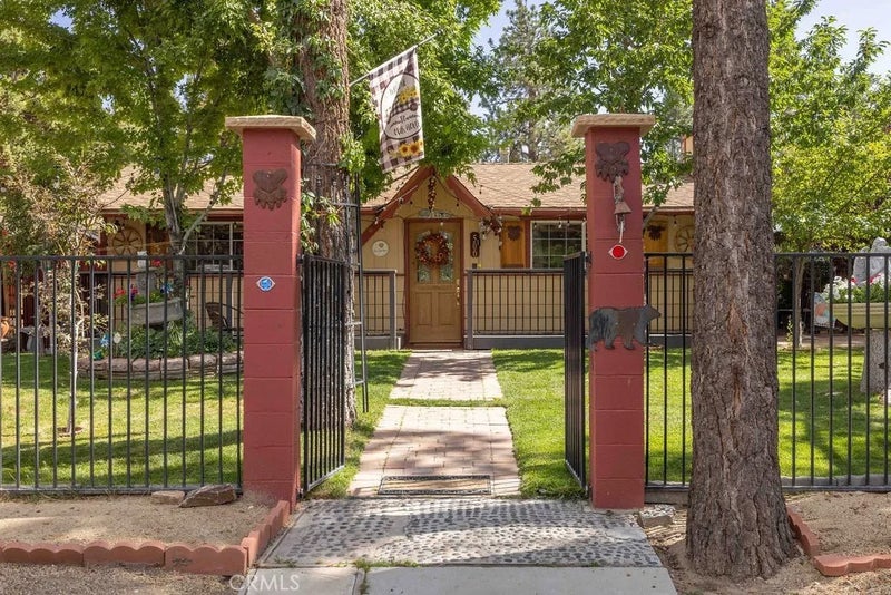 500 E Meadow