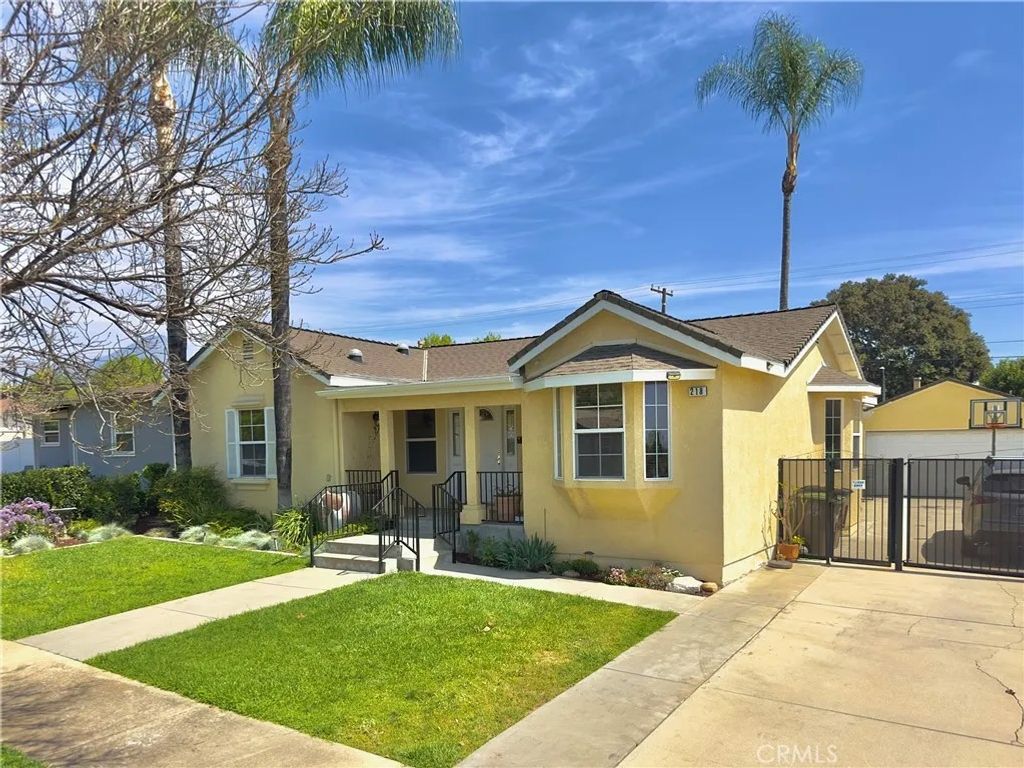 Photo of 218 Princeton Avenue, Claremont, CA 91711 (MLS # CV26057756)