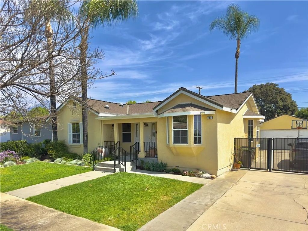 Photo of 218 Princeton Avenue, Claremont, CA 91711 (MLS # CV26057756)