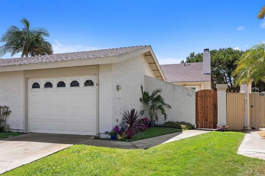 Photo of 809 Caminito del Reposo, Carlsbad, CA 92011 (MLS # NDP2606816)