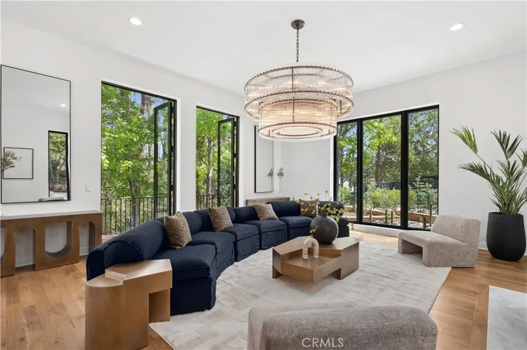 1935 Maverick Lane