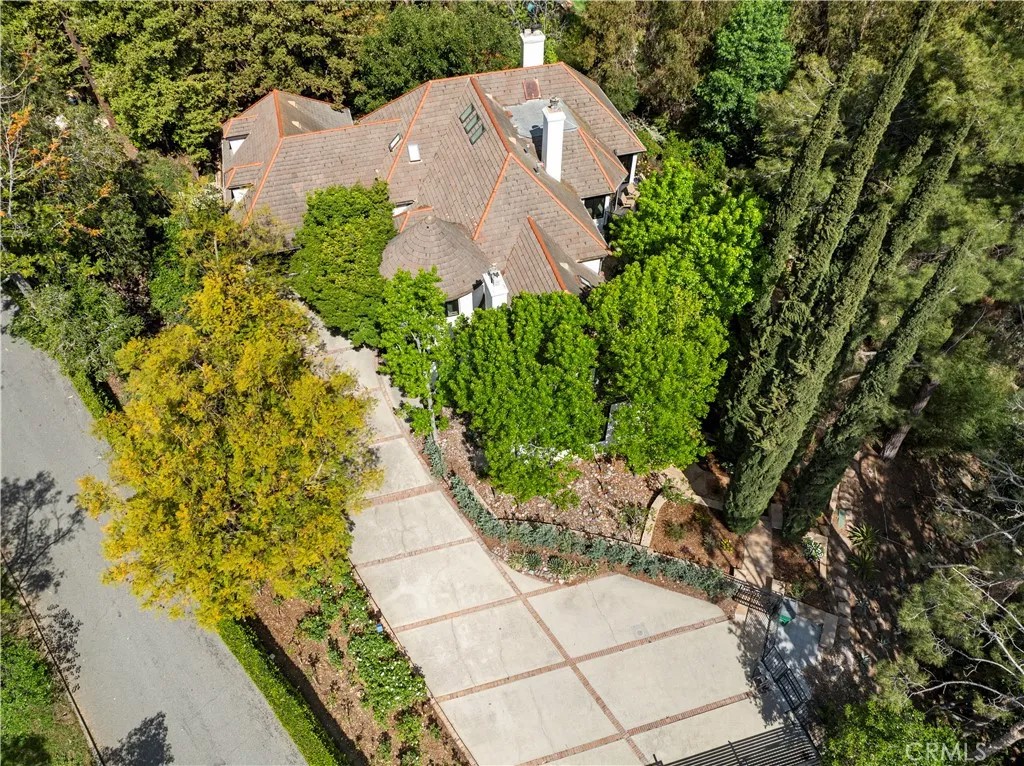 1935 Maverick Lane