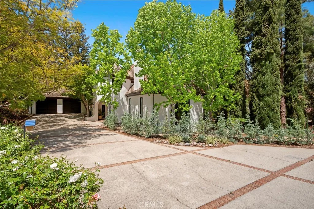 1935 Maverick Lane