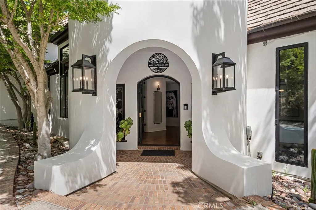 1935 Maverick Lane