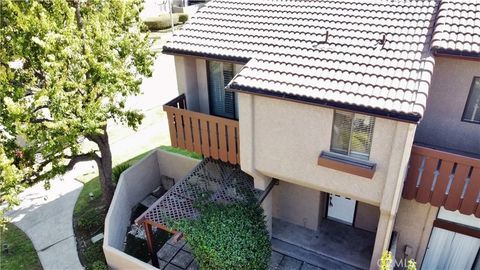 Tiny photo for 2425 Chandler Ave #4, Simi Valley, CA 90365 (MLS # AR25239673)