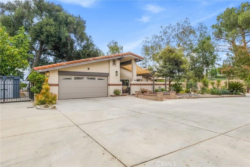 31016 E Sunset Drive North