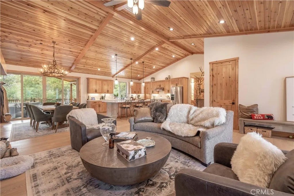 1635 Shenandoah Way