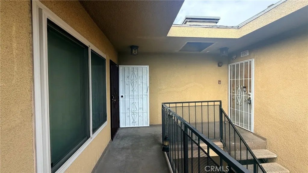 110 E Hillcrest