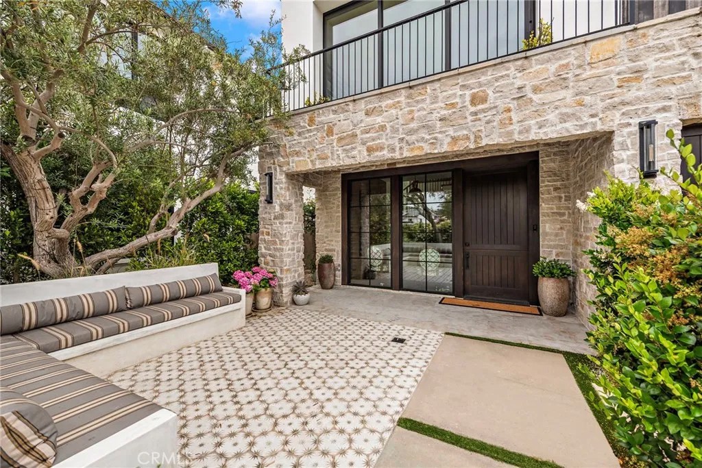 213 Avenida Princesa