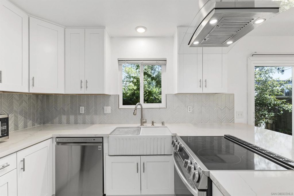 Photo of 125 W Vermont Ave #B, Escondido, CA 92025 (MLS # 250041081)