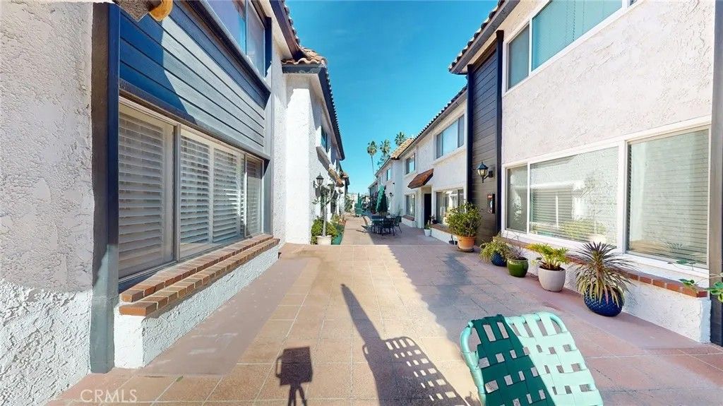 Photo of 14332 Dickens #19, Sherman Oaks, CA 91423 (MLS # SR26008954)