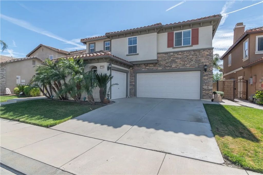 Photo of 27194 Red Maple St, Murrieta, CA 92562 (MLS # SW26054246)
