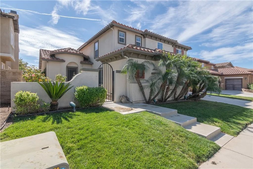 Photo of 27194 Red Maple St, Murrieta, CA 92562 (MLS # SW26054246)