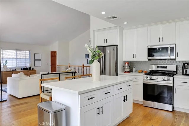 4265 Yosemite, Los Angeles