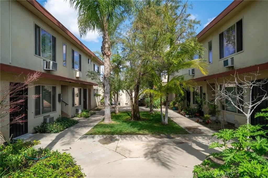 3509 W Del Monte Drive