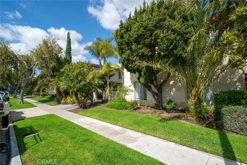 3509 W Del Monte Drive