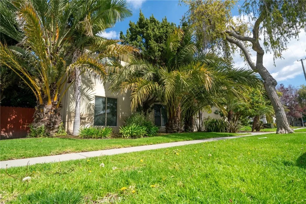 3509 W Del Monte Drive