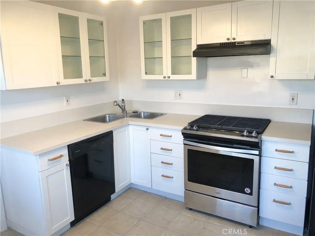 Photo of 224 Palm Drive, Hermosa Beach, CA 90254 (MLS # SB25238040)
