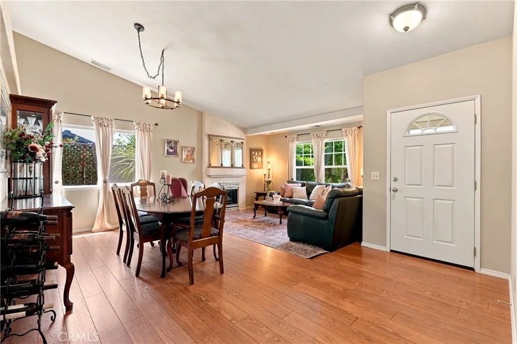 25 Rainbow Court