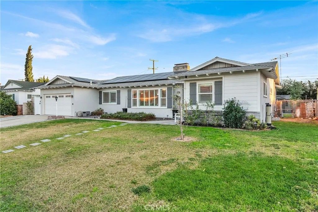 Photo of 133 E Van Koevering St, Rialto, CA 92376 (MLS # CV25282479)