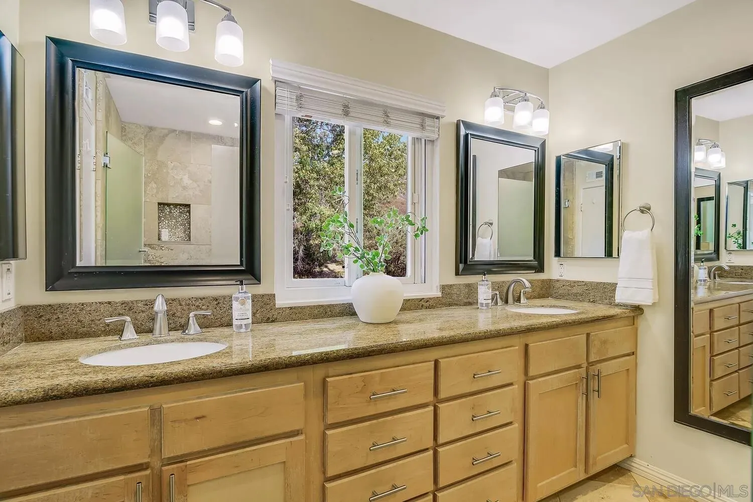 San Diego, California 92119, United States, 4 Bedrooms Bedrooms, ,3 BathroomsBathrooms,Residential,Active,196601