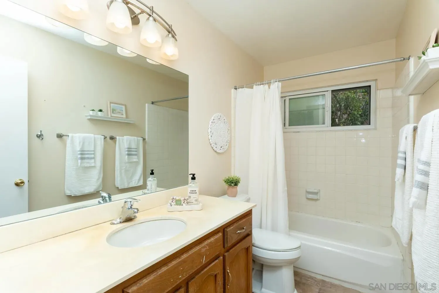 San Diego, California 92119, United States, 4 Bedrooms Bedrooms, ,3 BathroomsBathrooms,Residential,Active,196601