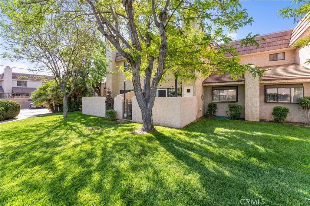 Photo of 422 W Avenue J5 #32, Lancaster, CA 93534 (MLS # SR26085636)