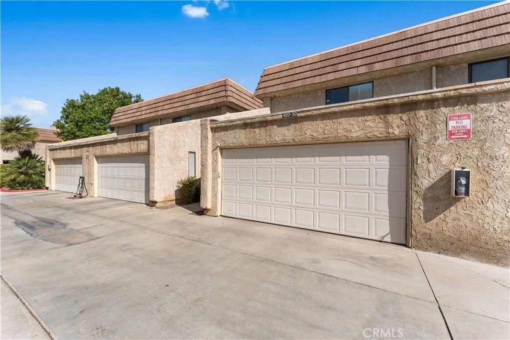 Photo of 422 W Avenue J5 #32, Lancaster, CA 93534 (MLS # SR26085636)