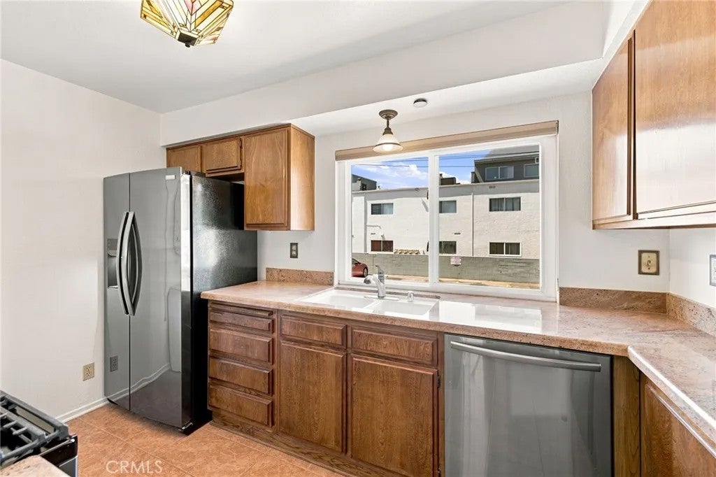 5706 Fair Avenue 104