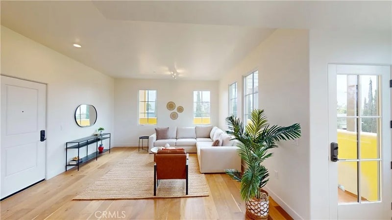 1878 E Walnut Street 319