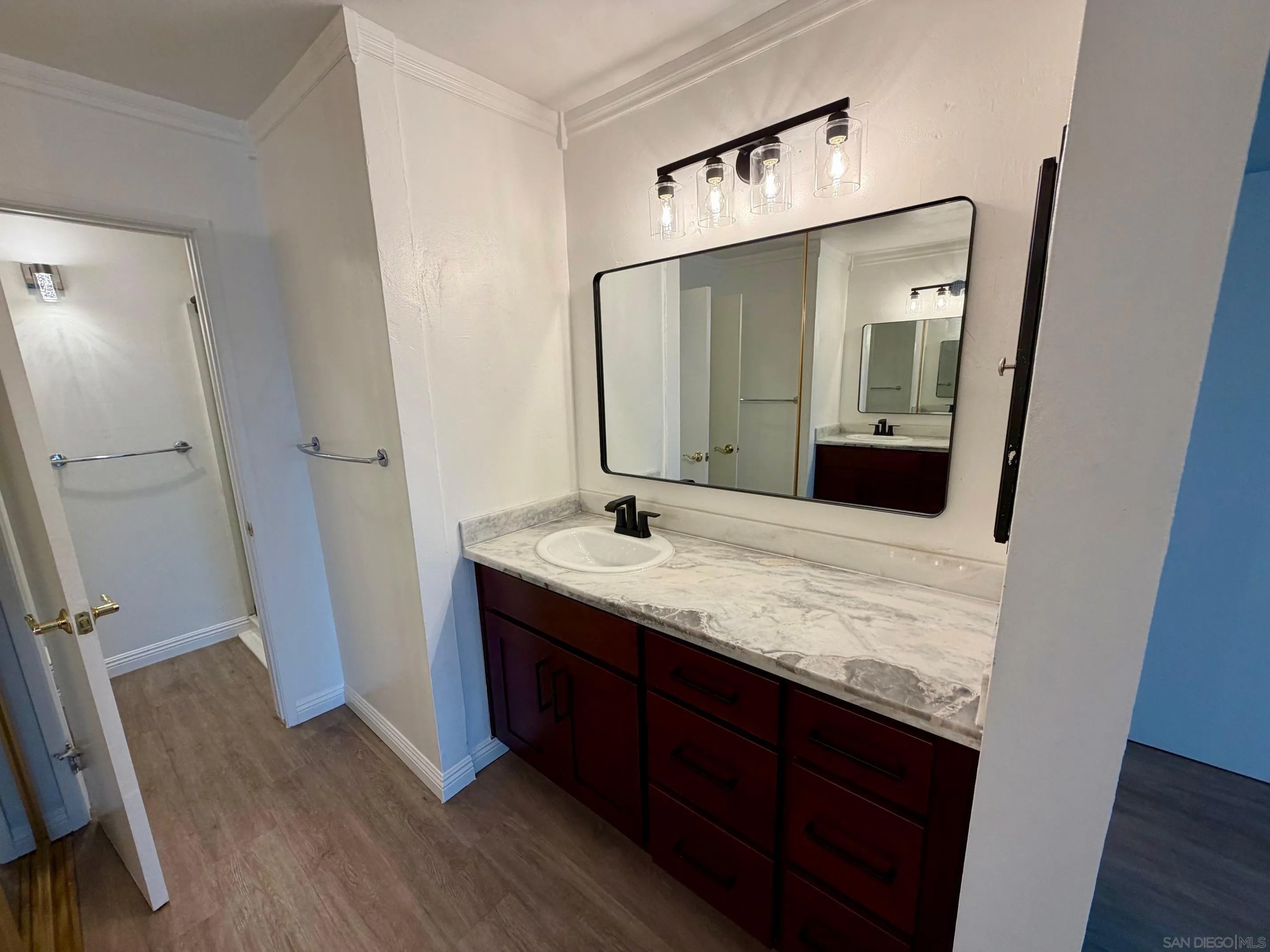 1885 Diamond St. 2-211