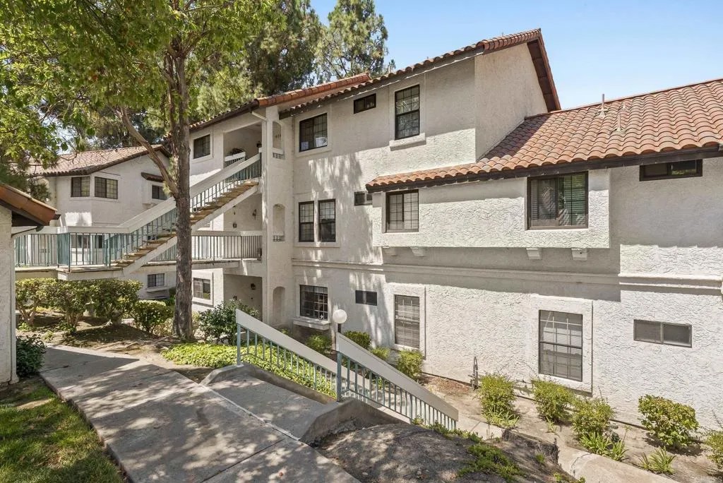 16232 Avenida Venusto B