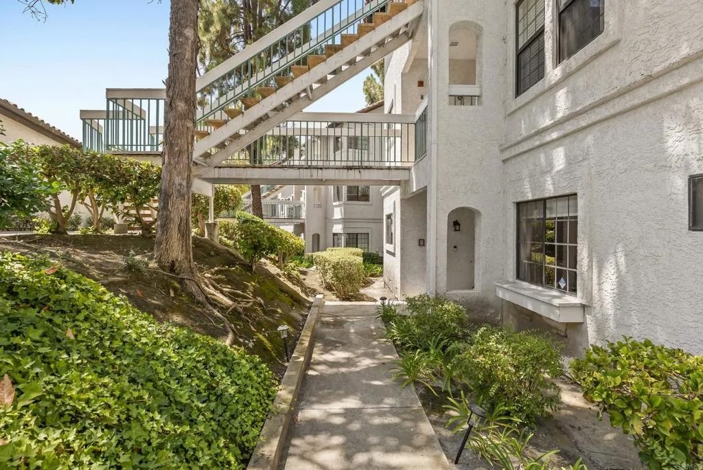 16232 Avenida Venusto B