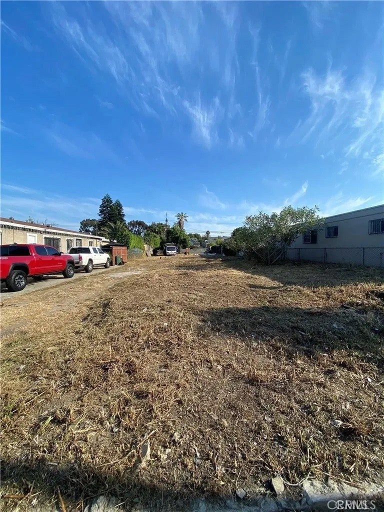 Photo of 624 W Imperial St, Los Angeles, CA 90044 (MLS # DW26231372)